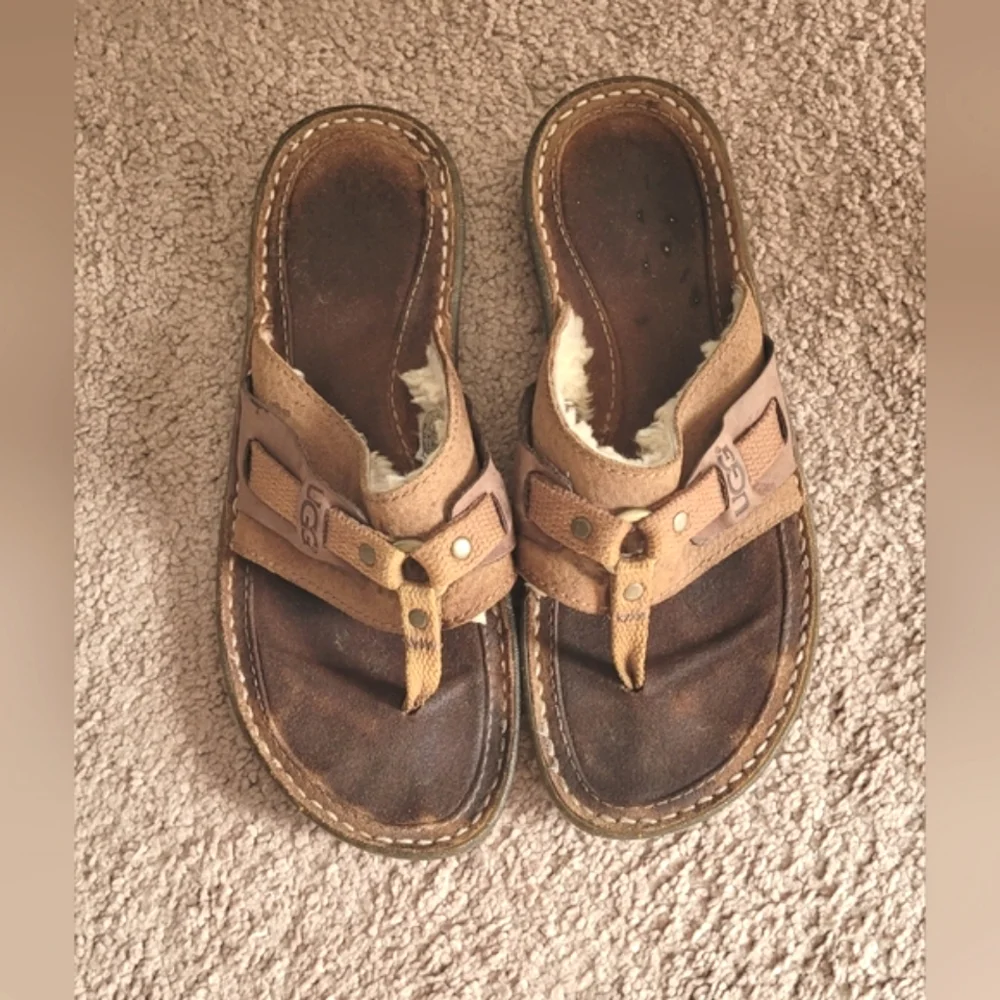 UGG Women's Furry Sherpa Lined Flip Flops Sandals Size 9 UGG 1629